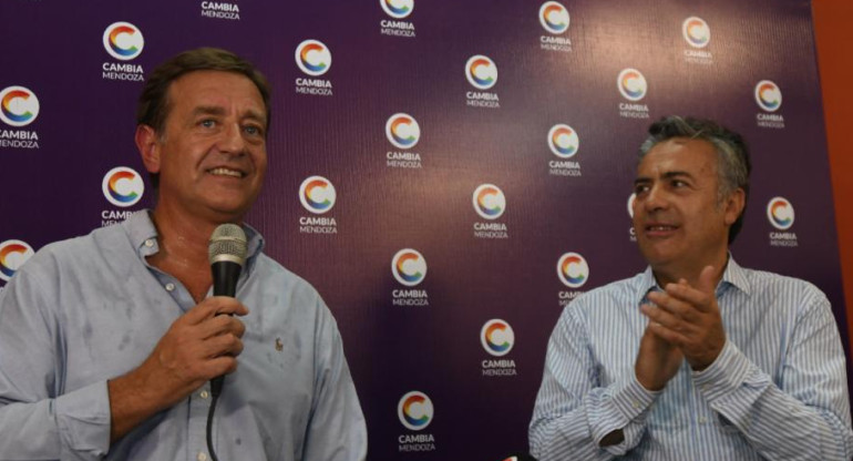 Rodolfo Suárez, precandidato a gobernador por Cambiemos, junto al gobernador Alfredo Cornejo