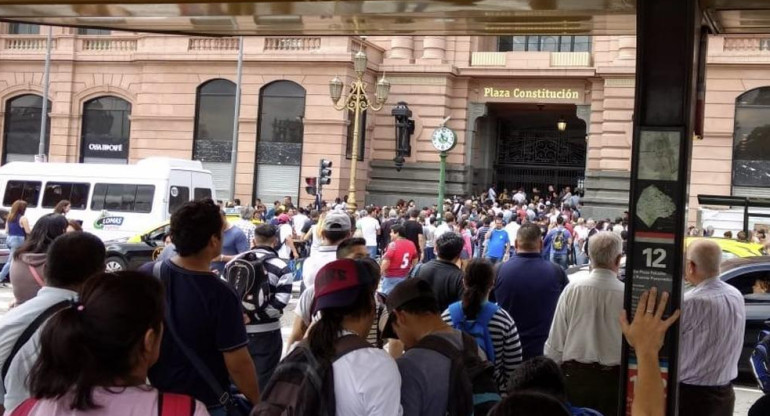 Amenaza de bomba en estación de trenes de Constitución, evacuación de pasajeros