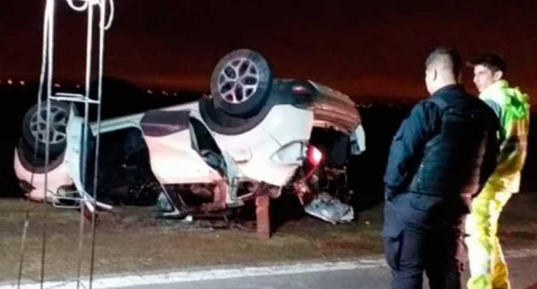 Tragedia en autopista Rosario - Córdoba: choque, vuelco y cinco muertos	