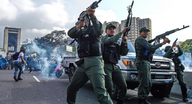 Tensión en Venezuela: militares anti Maduro liberaron a Leopoldo López, violencia, incidentes, NA	