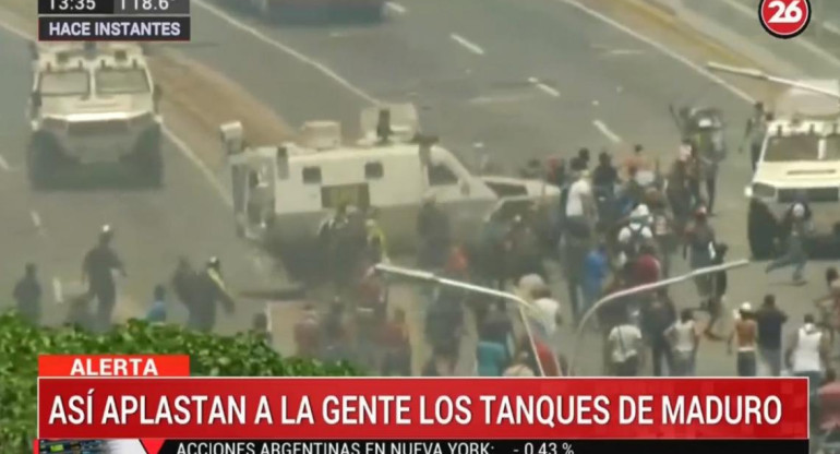Así aplastan a la gente los tanques de Maduro, Canal 26	