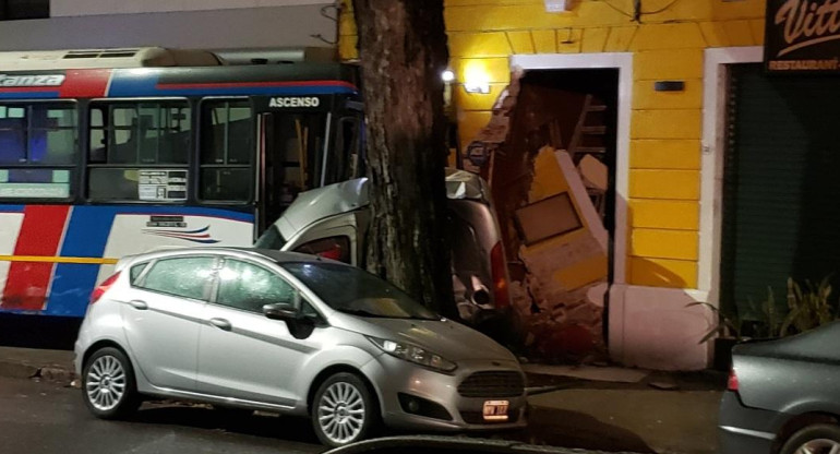 Choque en Caballito entre un colectivo y un auto con heridos