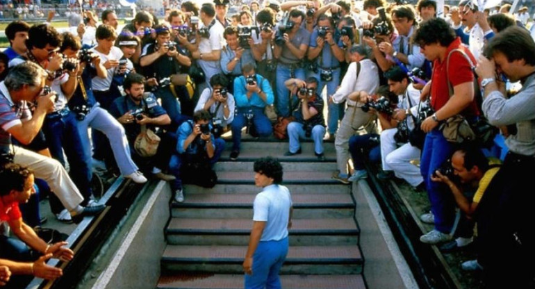 Diego Maradona en el San Paolo de Napoli 