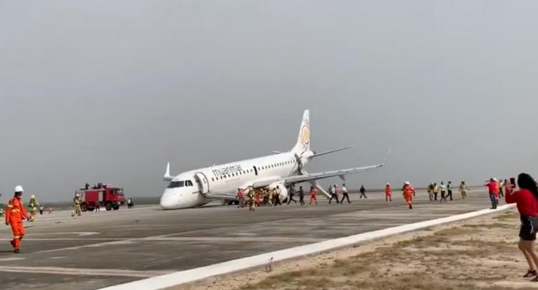 Piloto héroe: avión de pasajeros aterrizó "de panza" en Myanmar