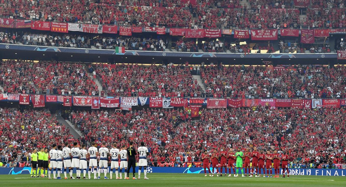 Minuto de silencio por la muerte de la Perla Reyes en la final de la Champions League (Reuters)