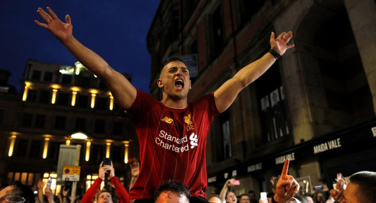 Hinchas del Liverpool festejan la Champions League (Reuters)