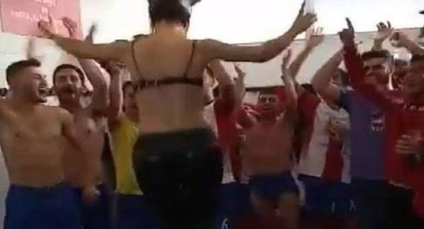 Equipo del ascenso español celebró su título con stripper en el vestuario