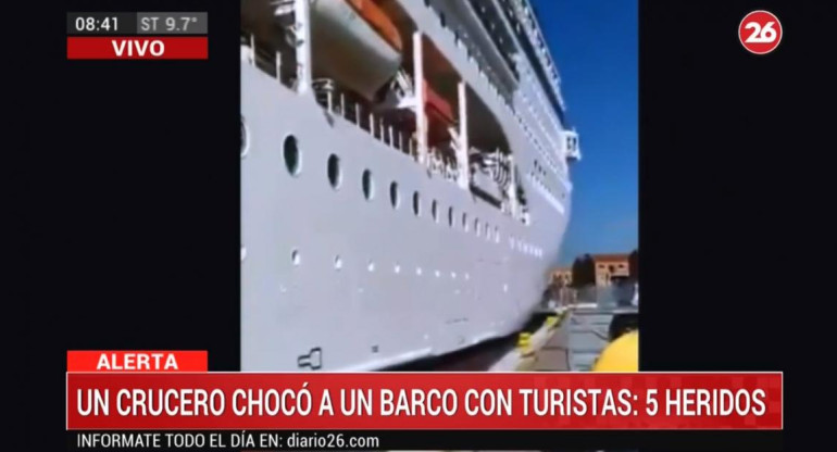 Venecia: crucero chocó barco con turistas