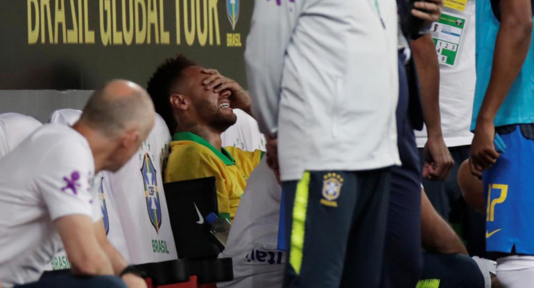 Lesión de Neymar ante Qatar en su tobillo (Reuters)