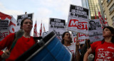 Agrupaciones de izquierda protestaron contra la visita de Jair Bolsonaro, Reuters