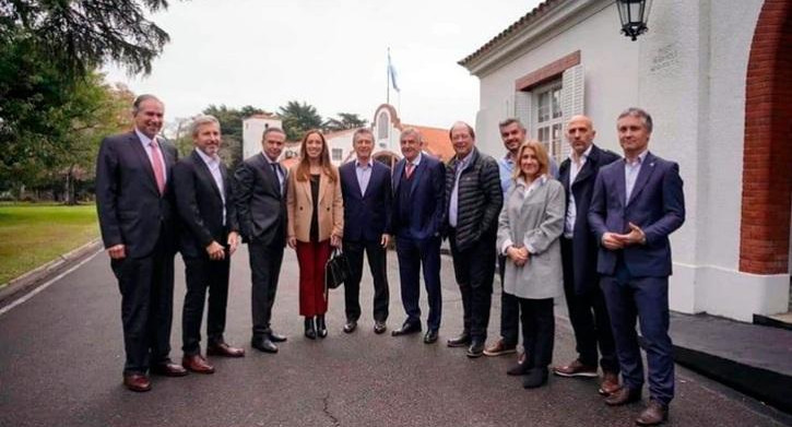 Miguel Angel Pichetto junto a Mauricio Macri, Vidal y parte del Gabinete