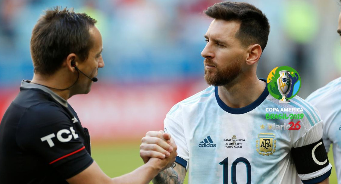 Copa América 2019, selección argentina, Lionel Messi, saludo con árbitro, fútbol, deportes, Reuters, Diario 26