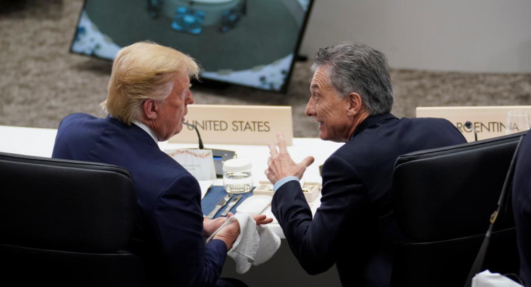Charla informal entre Mauricio Macri y Donald Trump (Reuters)