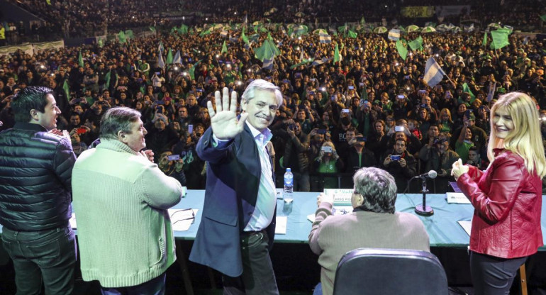 Alberto Fernández en acto de SMATA