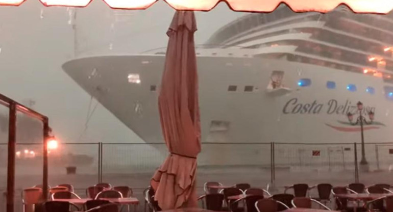Un crucero gigante perdió el control en Venecia, barcos, internacionales