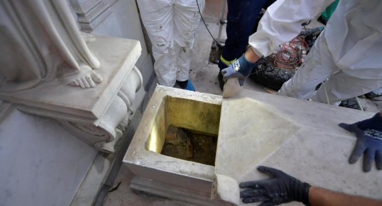 Apertura de tumbas en el Vaticano por el caso Emanuela Orlandi (Reuters)