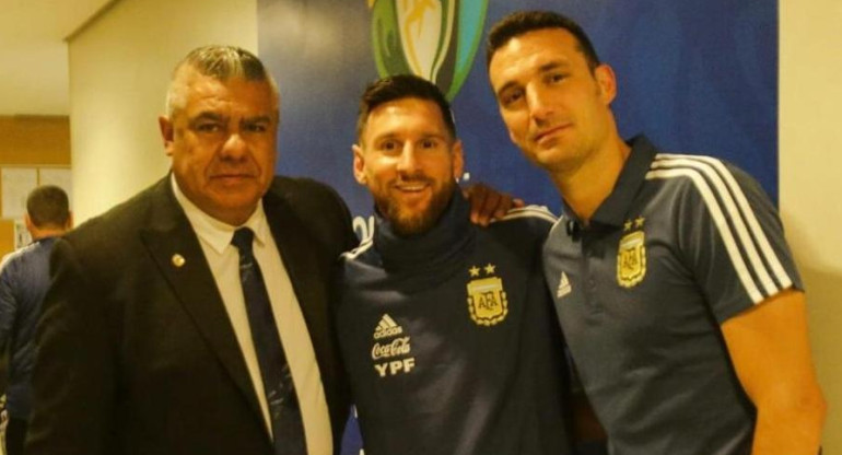 Claudio "Chiqui" Tapia, Lionel Messi y Lionel Scaloni