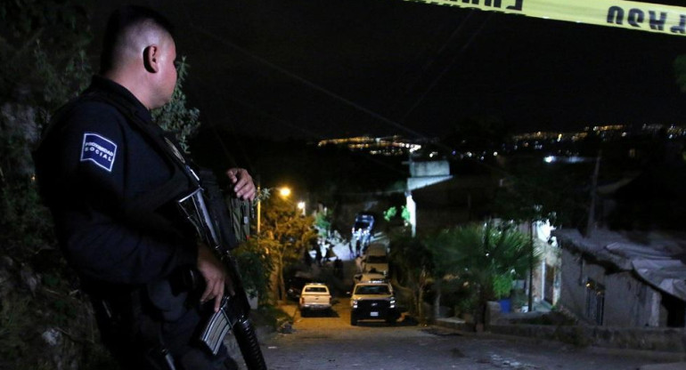 Horror en México, descubren 12 cadáveres en fosa clandestina dentro de una casa	