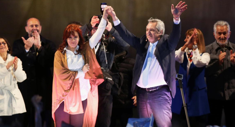 Alberto Fernández y Cristina Fernández de Kirchner en Rosario, Frente de Todos, REUTERS