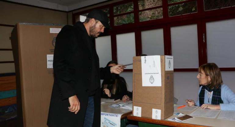 Marcelo Tinelli votando