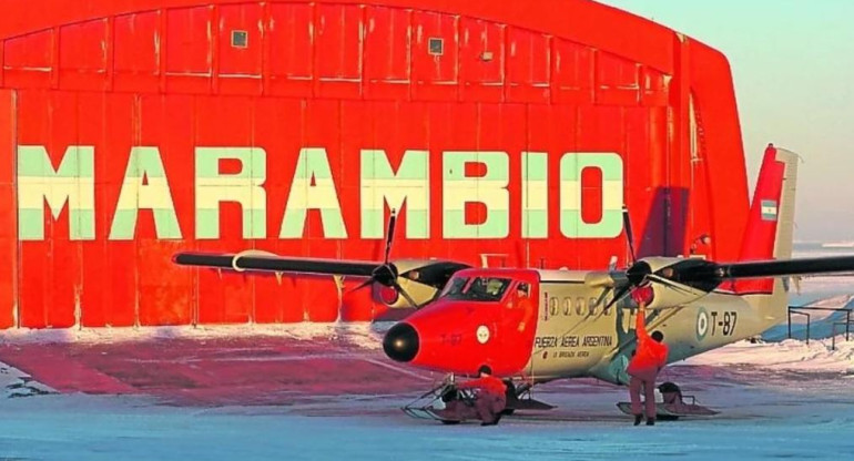 Avión Twin Otter DH6 de la Fuerza Aérea en Base Marambio