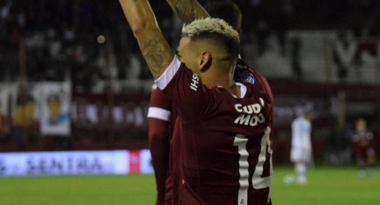 Festejo de Lanús ante Vélez por Superliga