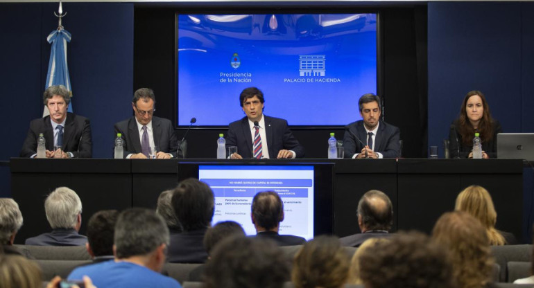 Conferencia de prensa de Hernán Lacunza y equipo económico, AGENCIA NA