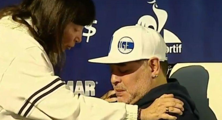 Hermana de Cristina Kirchner con Diego Maradona en presentación en Gimnasia La Plata