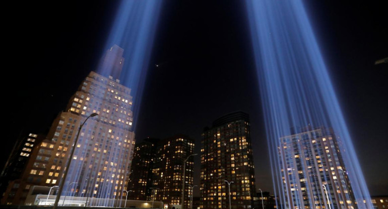 El Tribute in Light se enciende para conmemorar el 18 aniversario del ataque del 11 de septiembre de 2001 en la ciudad de Nueva York