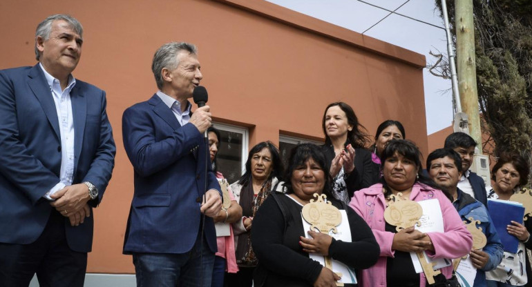 Mauricio Macri encabezó un acto de entrega de viviendas y escrituras a vecinos de la localidad jujeña de Volcán, NA