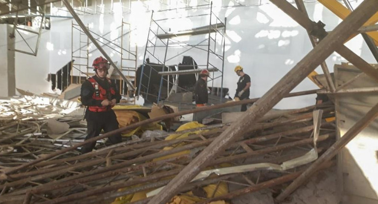 Derrumbe y tragedia en obra en construcción en aeropuerto de Ezeiza, NA