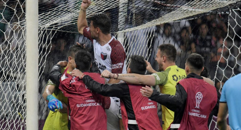Copa Sudamericana, Festejo de Colón tras eliminar a Atlético Mineiro, REUTERS