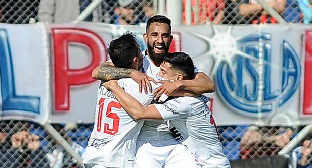 Festejo de Central Córdoba ante San Lorenzo por Superliga