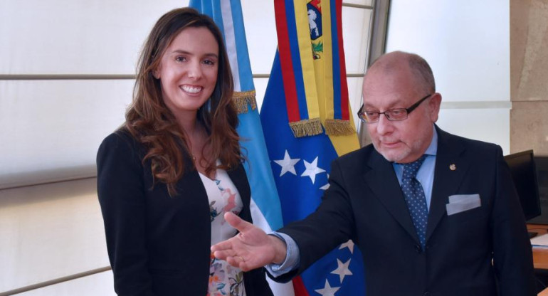 Faurié junto a la embajadora designada en Venezuela