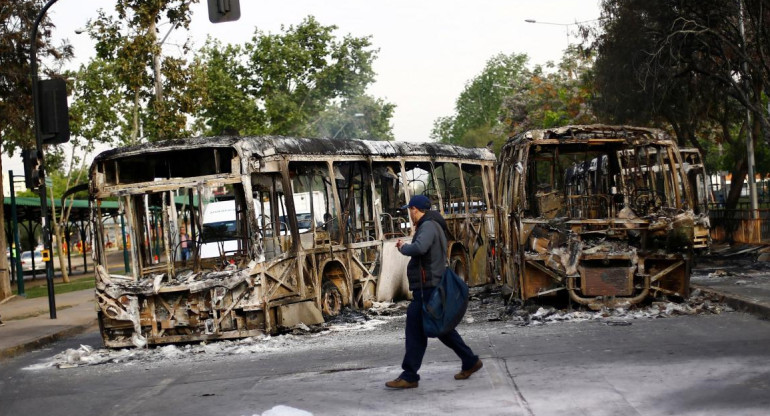 Violentas protestas en Santiago de Chile contra el aumento del boleto del subte, REUTERS	