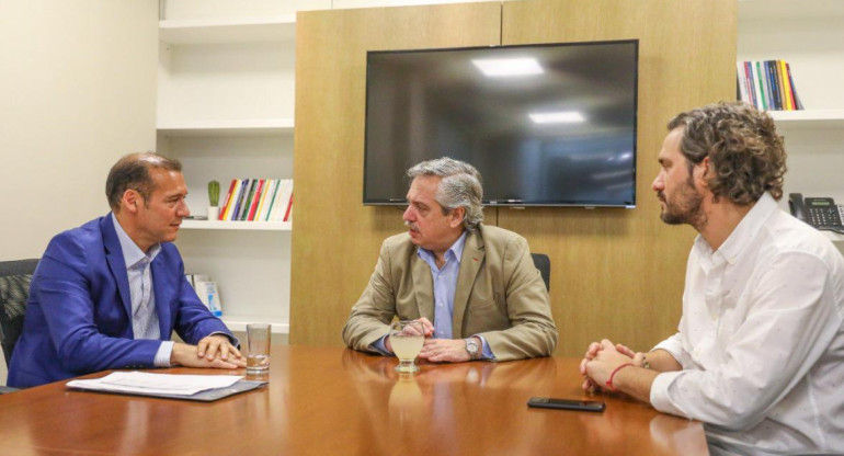 Alberto Fernández junto a Omar Gutiérrez, gobernador de Neuquén