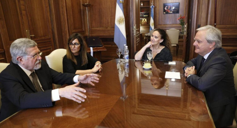 Michetti inició la transición en el Senado con colaboradores de Cristina Kirchner, NA