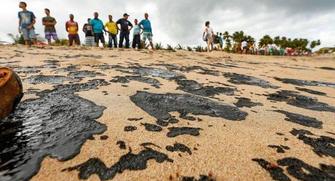 Brasil sospecha que buque griego es culpable de derrame petrolero