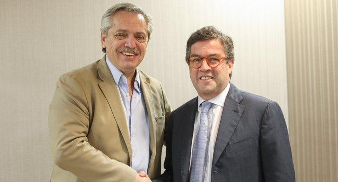 Alberto Fernández con Luis Alberto Moreno, presidente del BID