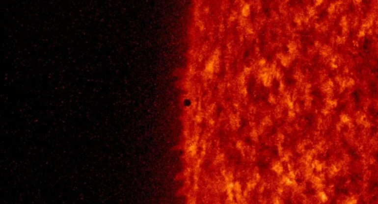 Mercurio pasea frente al Sol, NASA, ciencia, planetas	