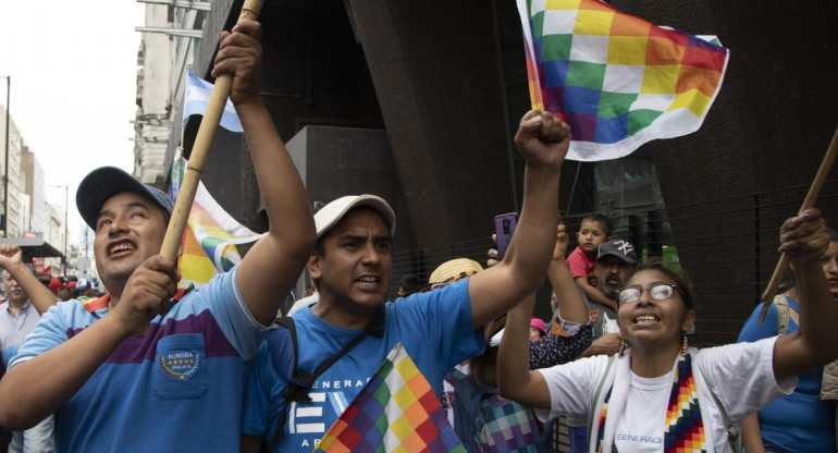 Marchas a favor de Evo Morales, centro porteño, NA