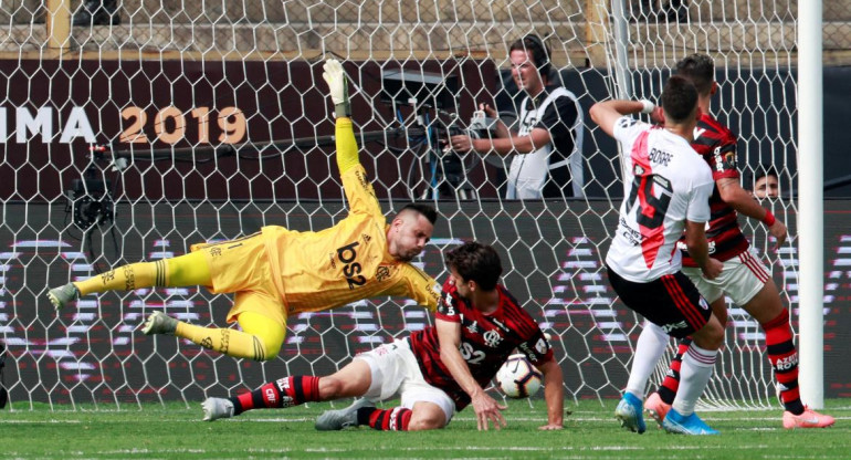 Gol de Rafael Santos Borré para River ante Flamengo en la final de Copa Libertadores, REUTERS