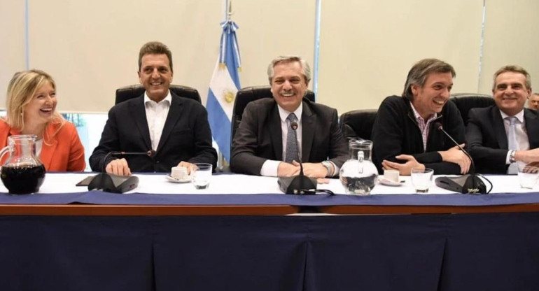 Con Alberto Fernández, el peronismo oficializó a Máximo Kirchner como presidente del bloque en Diputados. (Foto: Frente de Todos).