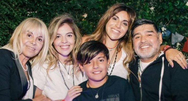 Diego Maradona, Gianinna Maradona, Dalma Maradona, Claudia Villafañe y Benjamin Aguero
