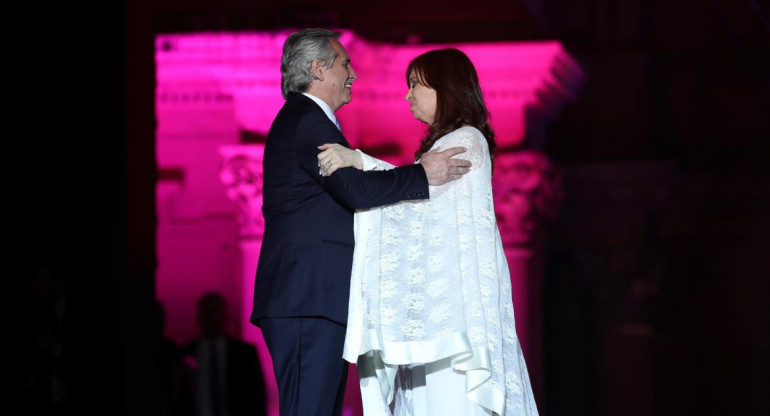 Cristina Fernández de Kirchner y Alberto Fernández en Plaza de Mayo, REUTERS