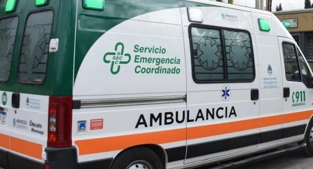 Ambulancia de Mendoza tras accidente de tránsito fatal de chofer alcoholizado
