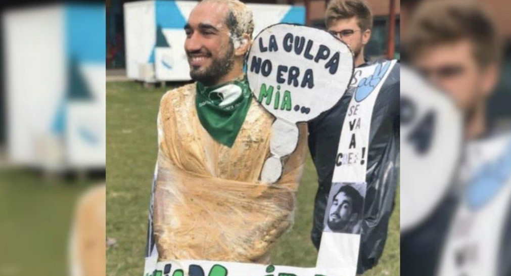 Tomás Vidal, joven que se disfrazó de víctima de femicidio en su graduación