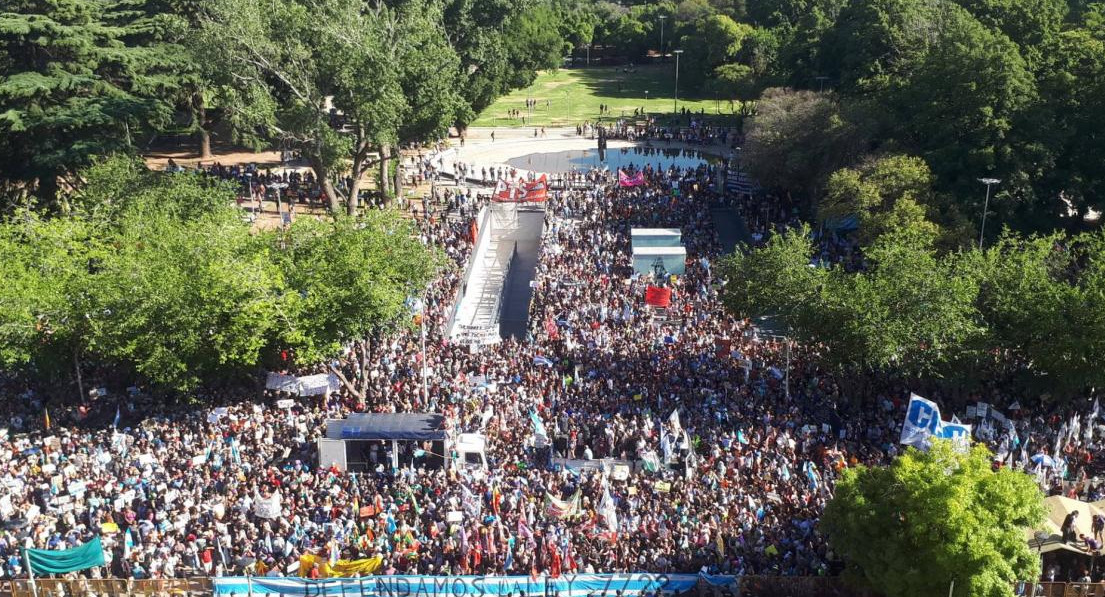 Protesta masiva en Mendoza contra el uso de cianuro en la minería