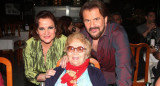 Los Pimpinela junto a su madre