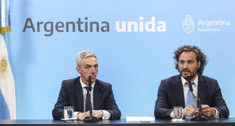 El ministro de Transporte, Mario Meoni y jefe de Gabinete, Santiago Cafiero